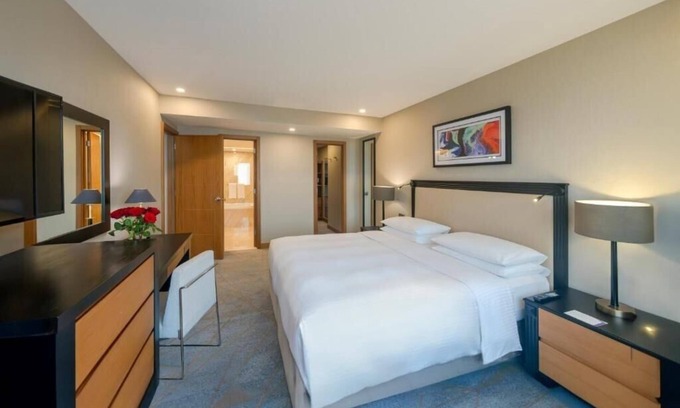 Deira Apartment | Three Bedroom Apartment Near Gold Souk By Luxury Bookings