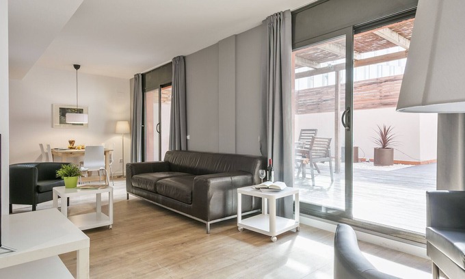 Hostafrancs Apartment | Three-Bedroom Duplex with terrace near Plaza España