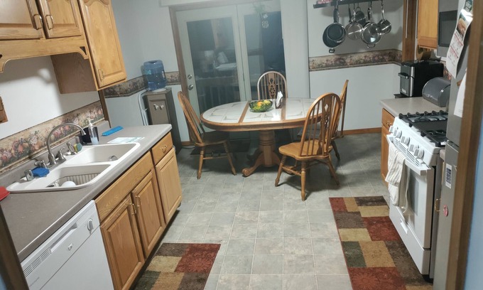 Oshkosh House | Three Bedroom House One Half Mile From EAA Grounds