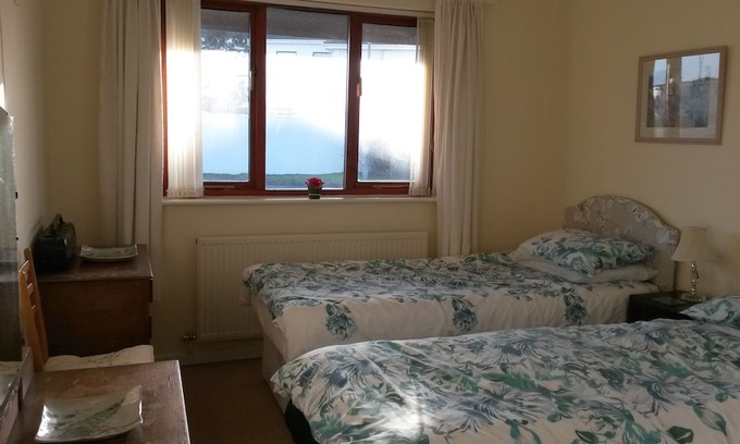 Trearddur Bay House | Three bedroom pet friendly bungalow in a quiet location 10 mins walk of beach