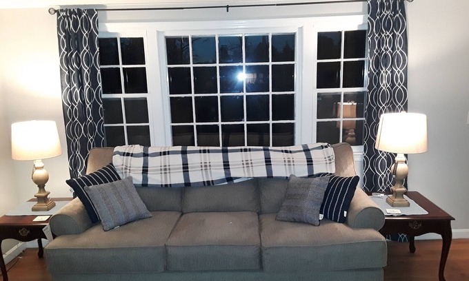 East Harwich House | Three Bedroom Two Bath Ranch in Harwich FRI TO FRI WEEKLY RENTALS ONLY PLEASE