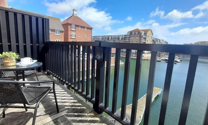 Eastbourne House | Three floor townhouse Next to the Water For Families and Friends with 3 bedroom