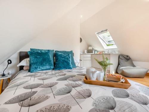 Kneesall Apartment | Three Gables