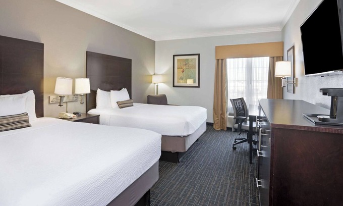 Westchase House | Three Houston Texas Rooms with Free Parking, Pets Are Welcome