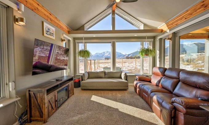 Buena Vista House | Three Peaks Retreat: Pet-friendly w/Outdoor Sauna