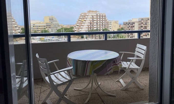 Le Port Apartment | Three-room sleeps 6 Admiralty
