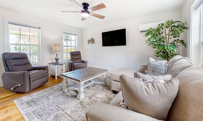 Maynardville House | Three-story retreat near Norris Lake with a patio, porch, & washer/dryer