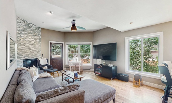 Eagle-Vail House | Three-story townhome on the golf course with 2 fireplaces