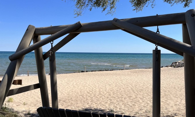 Oscoda Resort | Three bedroom Beach cottage on the shore of Lake Huron