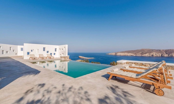 Mykonos Villa | Thrilling Beachfront Mykonos Villa | Villa Thalassía | 7 Bedrooms | Panoramic.