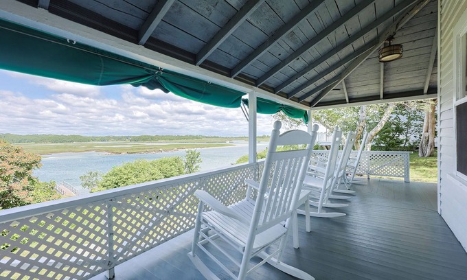 Gloucester House | Thurston Point: Deepwater River Dock