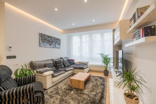 Castanos Apartment | Tiboli apartment by People Rentals