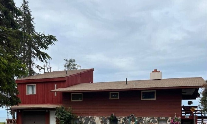 Salamatof House | Tide Place - Whale Spout