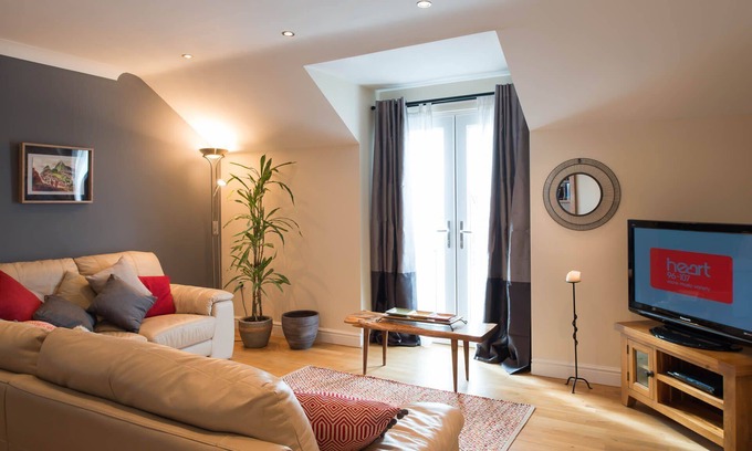 Rhosneigr Apartment | Tides Reach: Two bedroom apartment Rhosneigr, 150m to beach