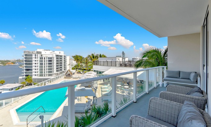 Central Beach Condo | Tiffany Hazel: Rooftop Pool, Gym, & Walk to Beach