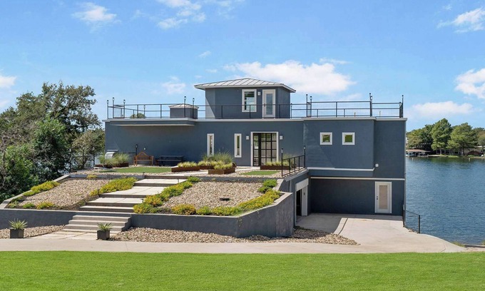 Granite Shoals House | Tiger's Cove - Hot Tub, Boat Lift, & Fire Pit!