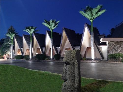 Lake George Resort | Tiki Resort - Lake George