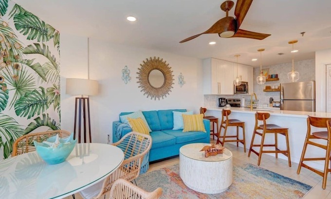 Tavernier Condo | Tiki Time Top Floor King 1 BR 1BA