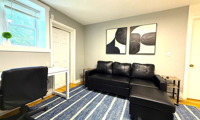 Wilmington Apartment | Tilton Teacup, charming 3rd floor walk up
