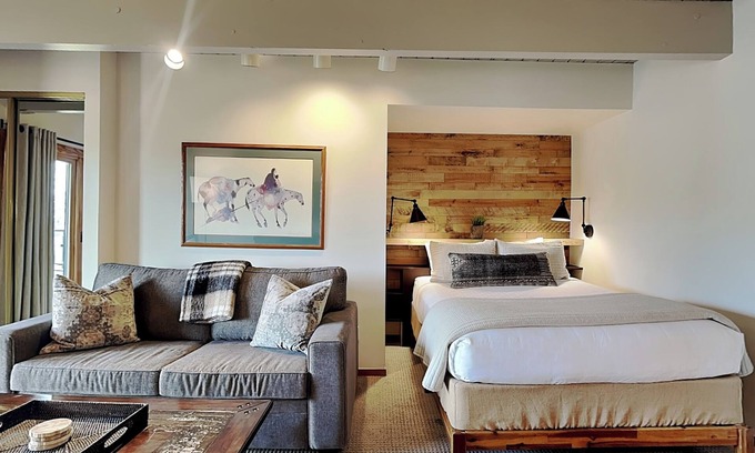 Snowmass Village Condo | 🌲Timberline 214 Studio Deluxe ~ Hot Tub~Pool~WiFi~Ski-in/out~Local Shuttle🌲