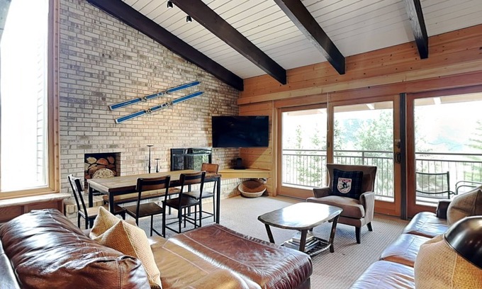 Snowmass Village Condo | 🌲Timberline A3D Deluxe 2-Bedroom + Loft ~ 3/bath ~Hot Tub~Pool~WiFi~Ski-in/out~Local Shuttle🌲