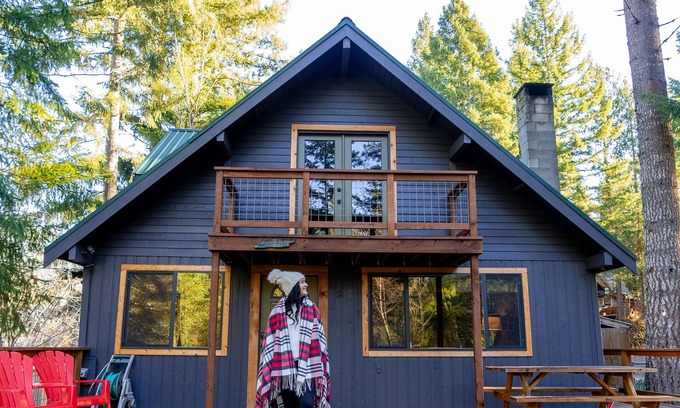 Packwood House | Timberline Creekside Chalet @ Mt Rainier-Sleeps10- Wave WIFI, Pets Welcome!