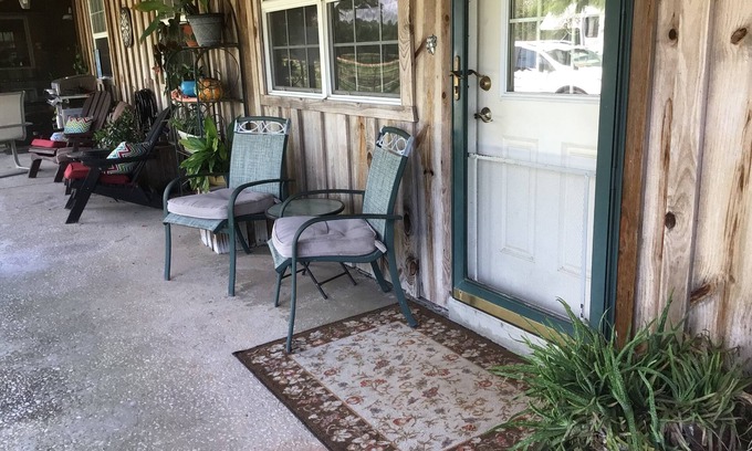 Astor Apartment | Time to book for speedweek in Volusia/Daytona, 30 minutes to Daytona/ocean.