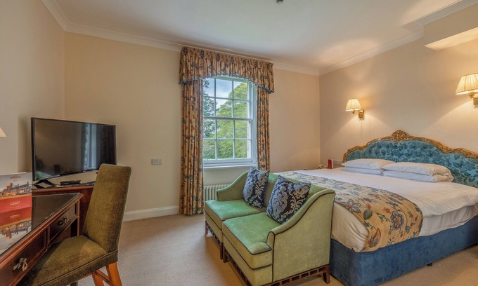 Nairn Hotel | Timeless Escape by Nairn Beach with Golf Views & Vintage Flair