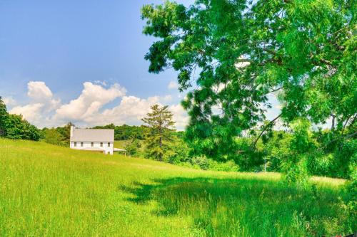 Vesta House | Timeless Hillsville Farmhouse Blue Ridge Parkway!