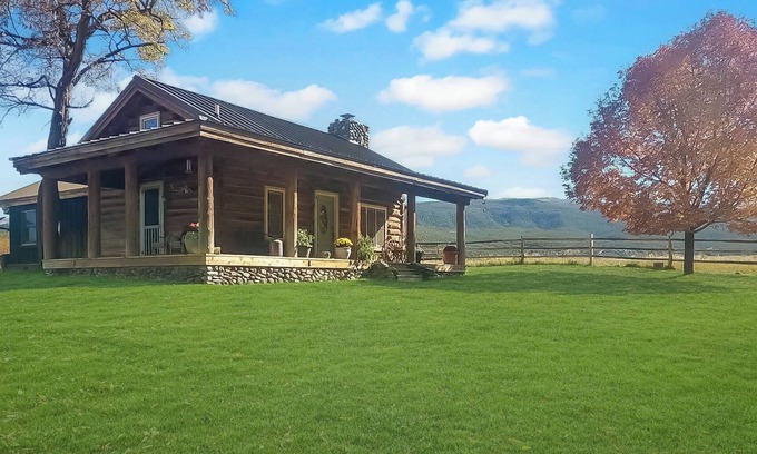 Mesa Cabin | Timeless Mesa Hideaway