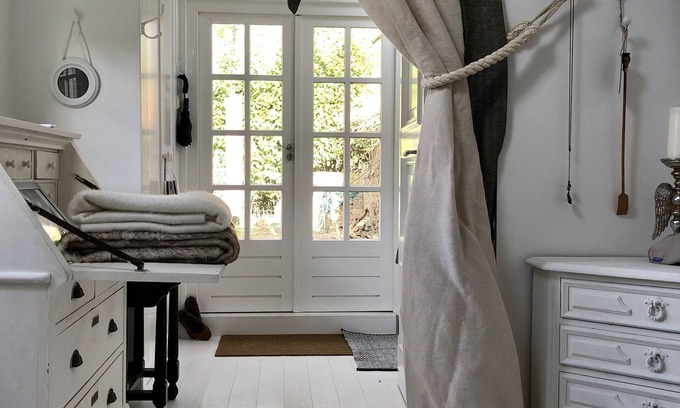 Oud-Zuilen Cabin | Tiny cabin in the village of OZ