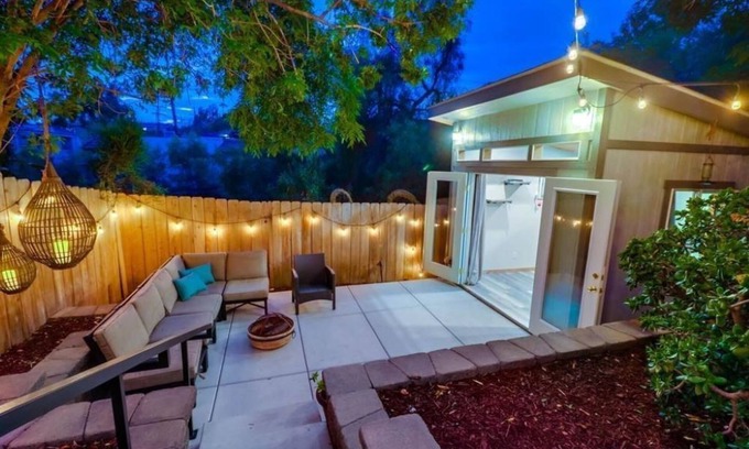 Stockton House | Tiny Canyon House in Hip Neighborhood