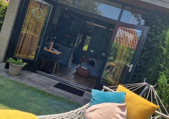 Stad aan 't Haringvliet Bed & Breakfast | Tiny House in de Boomgaard