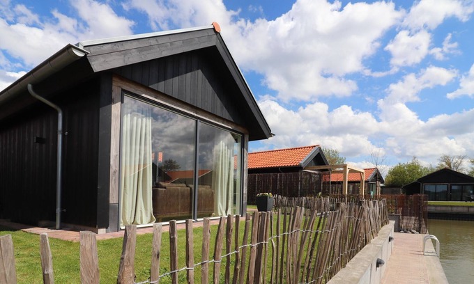 Anjum House | Tiny House in Anjum by Scenic Lake