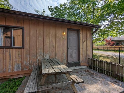 Wasaga Beach House | Tiny Wood Cottage 21