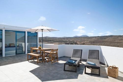 La Santa House | Titán