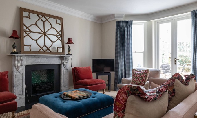 Chelsea Apartment | Tite Street IX by onefinestay