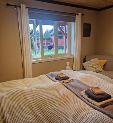 Kristiansand Apartment | To soverom og bad i Villa Svale