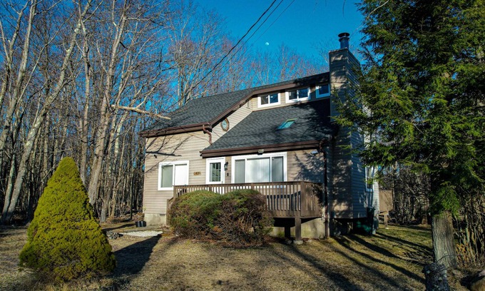 Tobyhanna House | Tobyhanna Pocono private community House with lots of amenities pool lake beach