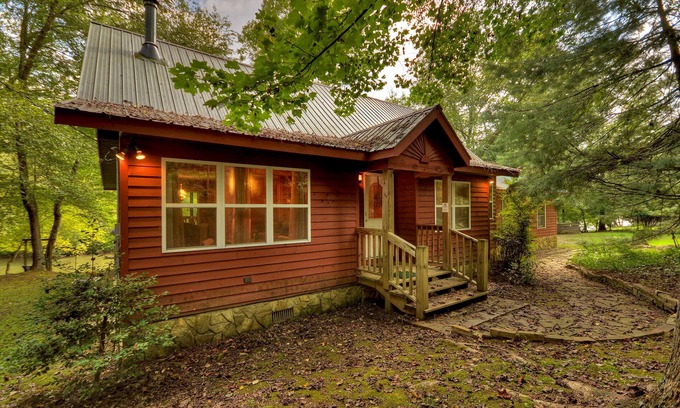 Blue Ridge Cabin | Toccoa River Escape | River Front | Gas Grill