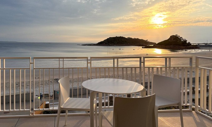 Trebeurden Apartment | Toenno T3 · T3 Luxury Apartment with Sea View
