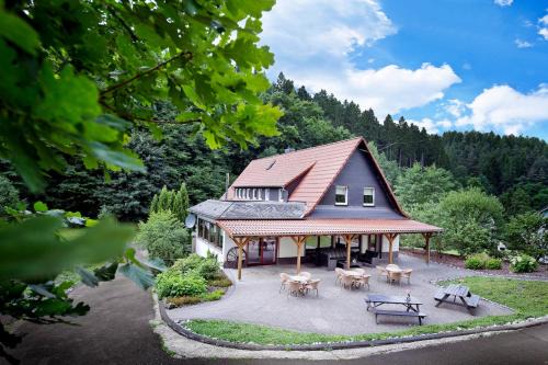 Schutzbach House | Tolles Ferienhaus für 16 Personen im Westerwald mit Sauna, Whirlpool, Kino und Bar