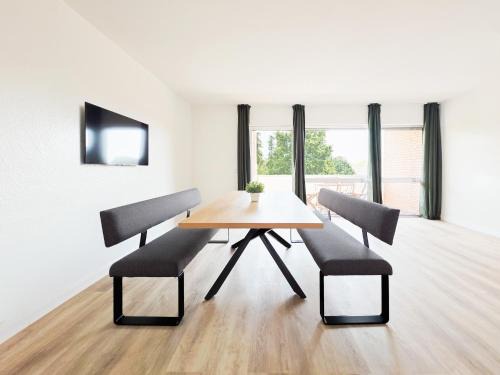 Rhein-Erft-Kreis District Apartment | Tolstov Apartments - 3 Room Apartment - Balcony - Kitchen - Washing machine - next to Cologne