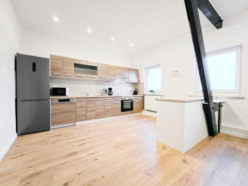 Krefeld Apartment | Tolstov Apartments - 5 Room Attic Apartment - 3 Bathrooms- Citycenter - 25 Min to Messe DUS