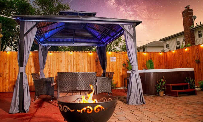 Queens House | Tonel Paradise 3BR-2BTH with hot tub
