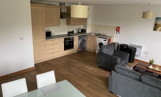 Ipswich Apartment | Toothbrush Apartments - 2 Bed 1 Bath - Ipswich Nr Train - Centrum Court