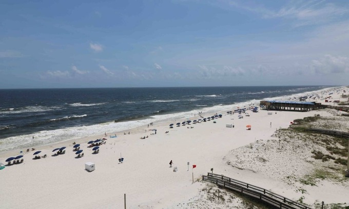 Gulf Shores Condo | Top-Corner Condo with direct Gulf and Beach views
