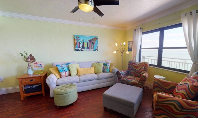 Sunset Beach Condo | Top Floor. Amazing Beachfront View. Quiet and Peaceful Sunset Beach!