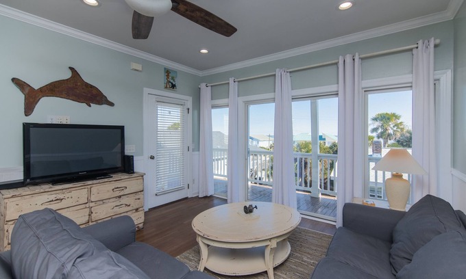 Edisto Island Condo | Top Floor Condo w/Free Pool Access; Direct Beach Access; Cable TV/WiFi Access