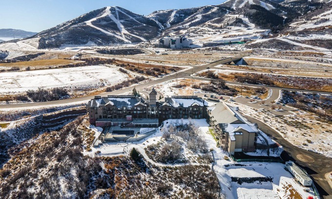 Park City Condo | Top Floor Deer Valley Gondola Lakefront Condo- Great views